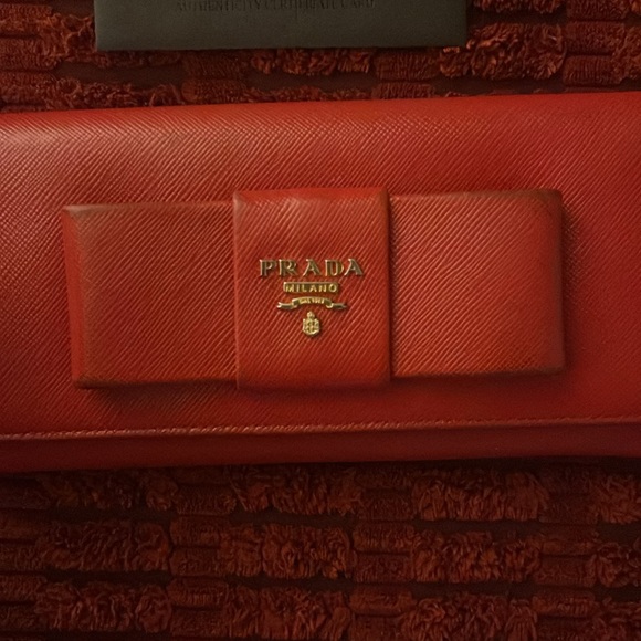 Prada red bow wallet - Picture 2 of 10
